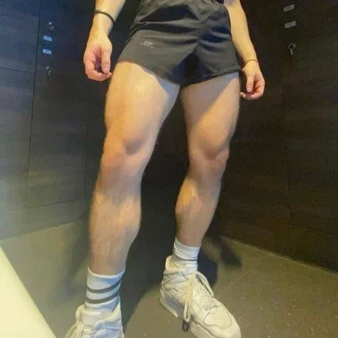 Givi | socially awkward gym guy ヘ⁠(⁠ ̄⁠ω⁠ ̄⁠ヘ⁠)