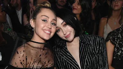 Noah y Miley Cyrus.
