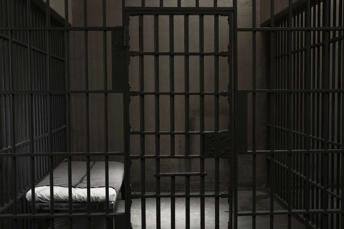 - Prison Life -