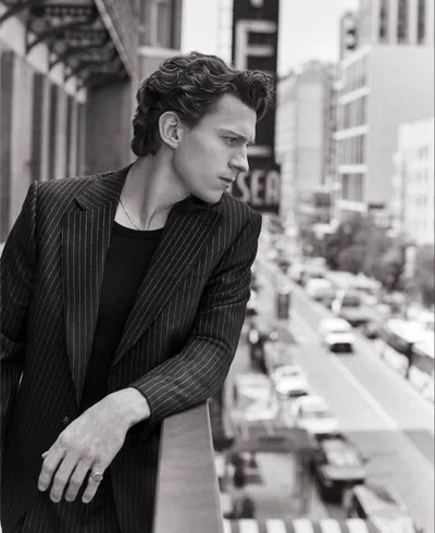 Tom Holland ~ Suprise in London ~