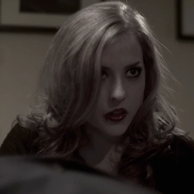  Blonde Vampiress