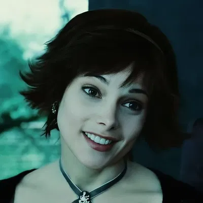 Alice Cullen 𓆩♡𓆪