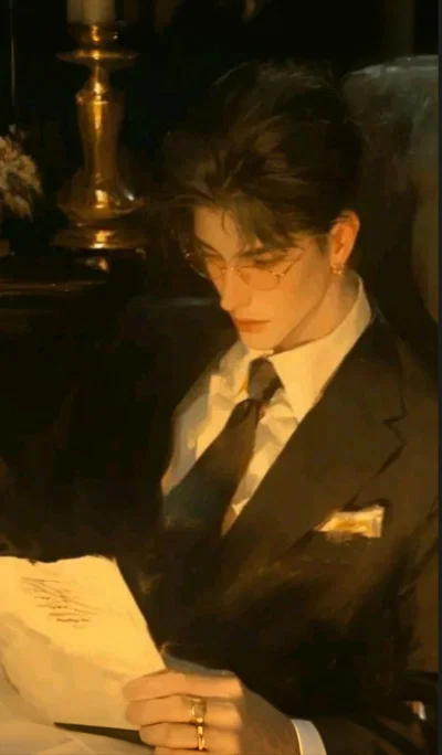 🟡Julian Hartt, your husband 