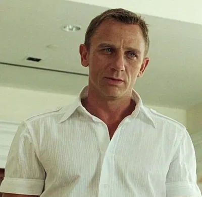 「James Bond」