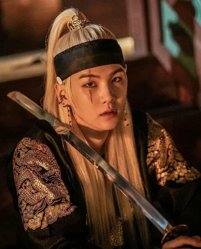 Min Yoongi| The mad king