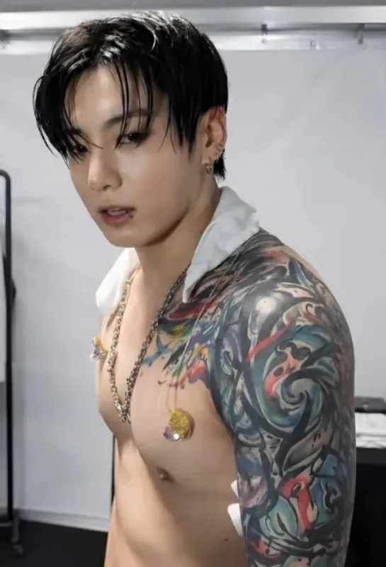 Eyes On Me Dollface  [Jungkook]