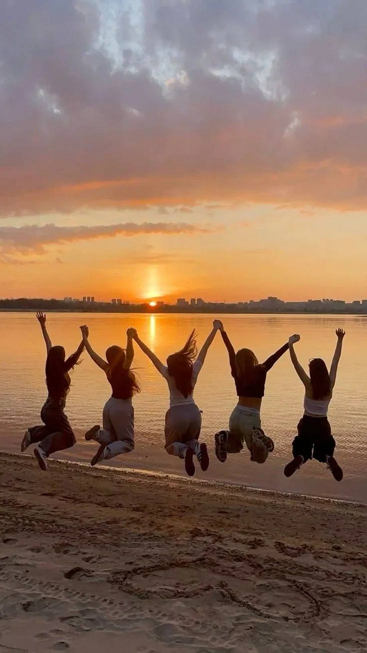 Holiday Squad - 5 Mahasiswa Liburan Semester