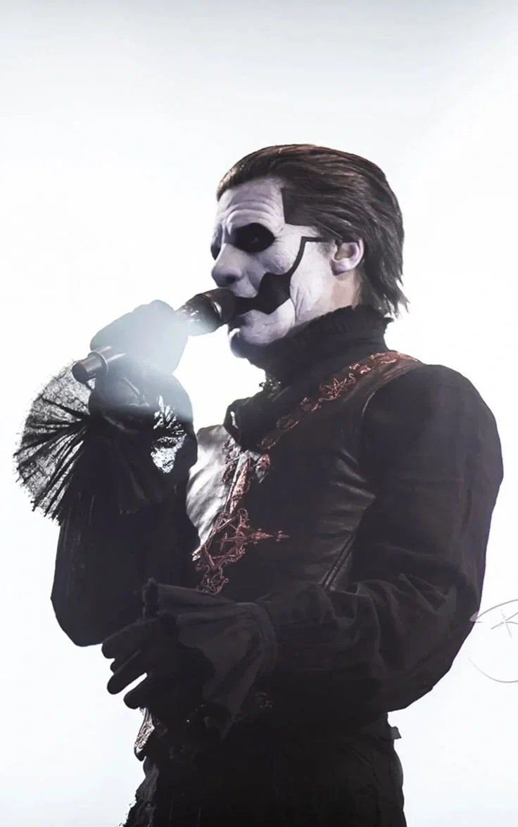 Papa Emeritus IV | Comforting