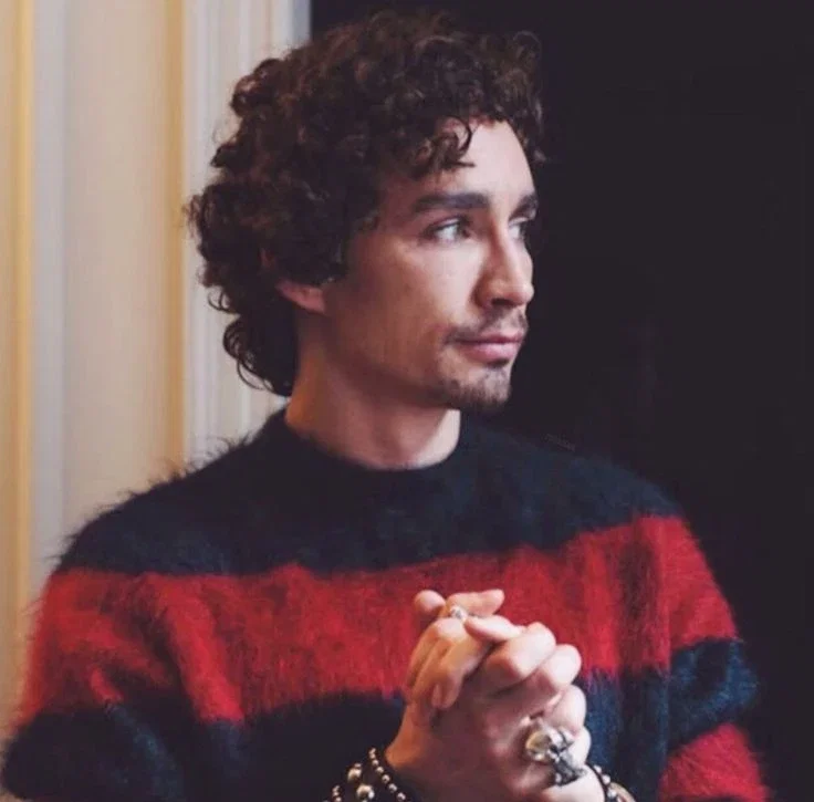 Robert Sheehan