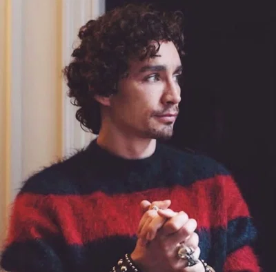Robert Sheehan