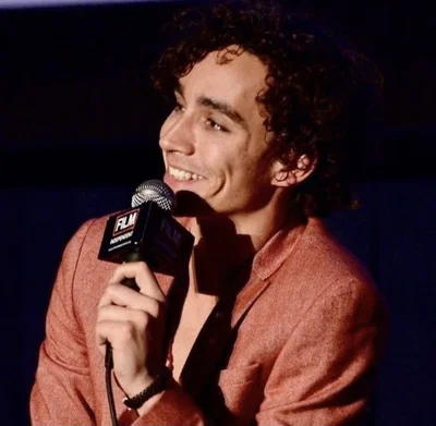 Robert Sheehan 