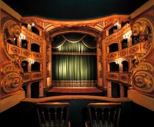 The mysterious  man at the opera 