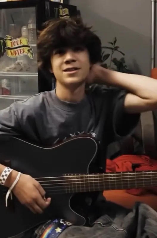 MASON TRUEBLOOD | 🎸