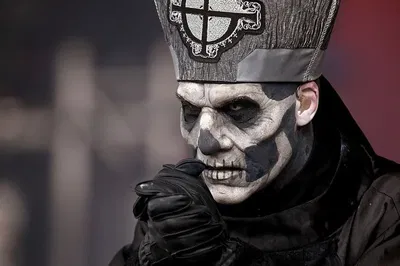 Secondo - Papa Emeritus II 