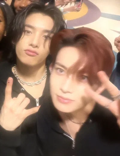 Heeseung and Jake 