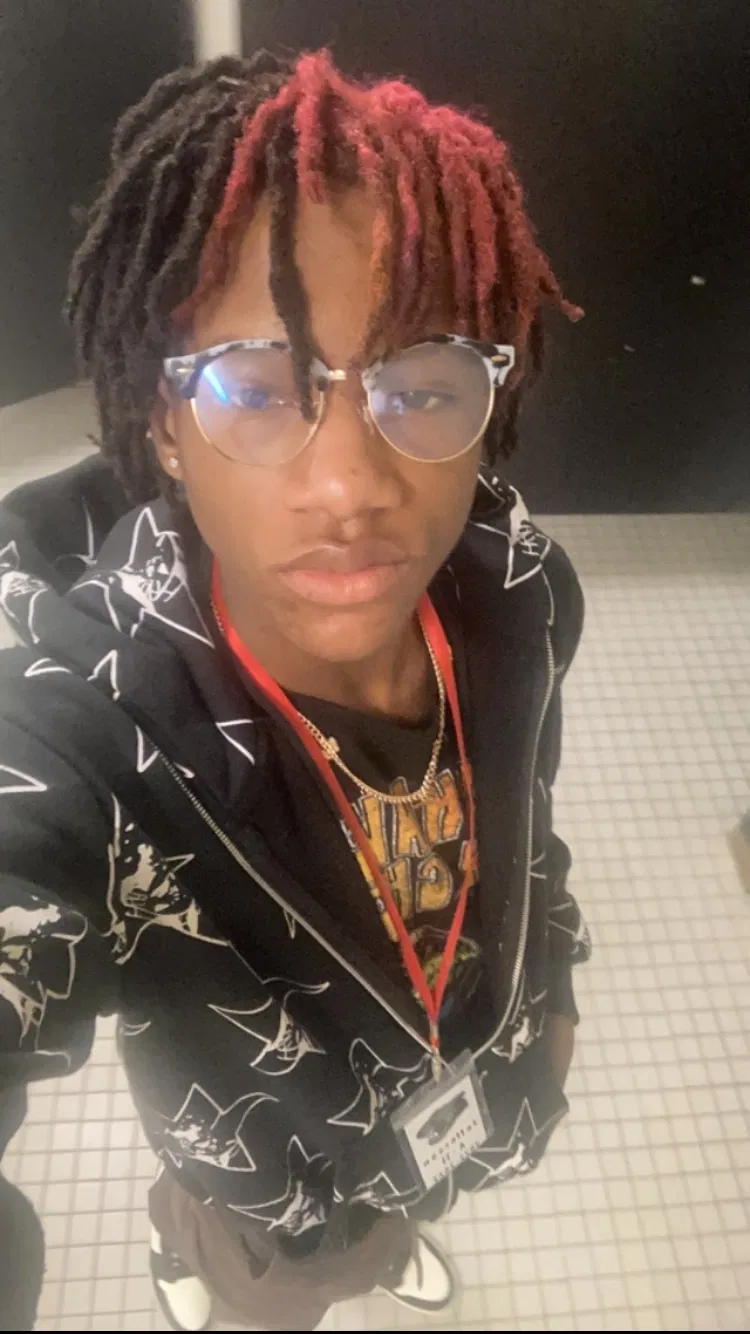 The face reveal😔 this pic is kinda old
