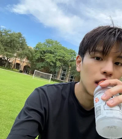 Kim Seungmin - Right Wing