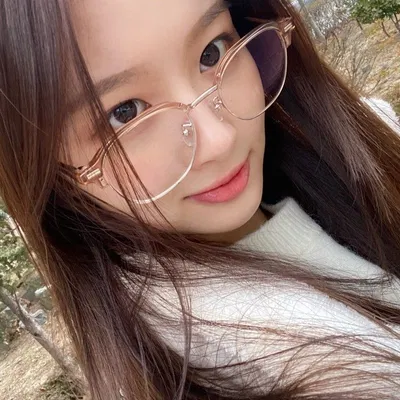 ⋆｡‧˚ʚ🍓ɞ˚‧｡⋆ - Sullyoon (Nerd)