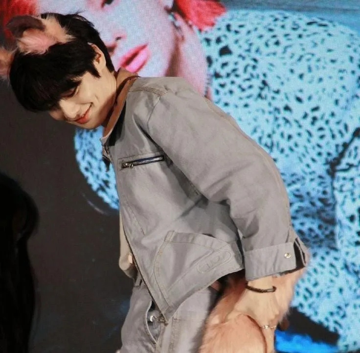 ୨୧ - Yang Jeongin (Hybrid)
