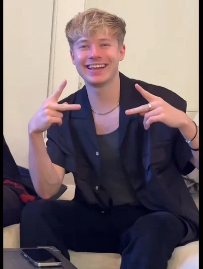 Sam Golbach <3
