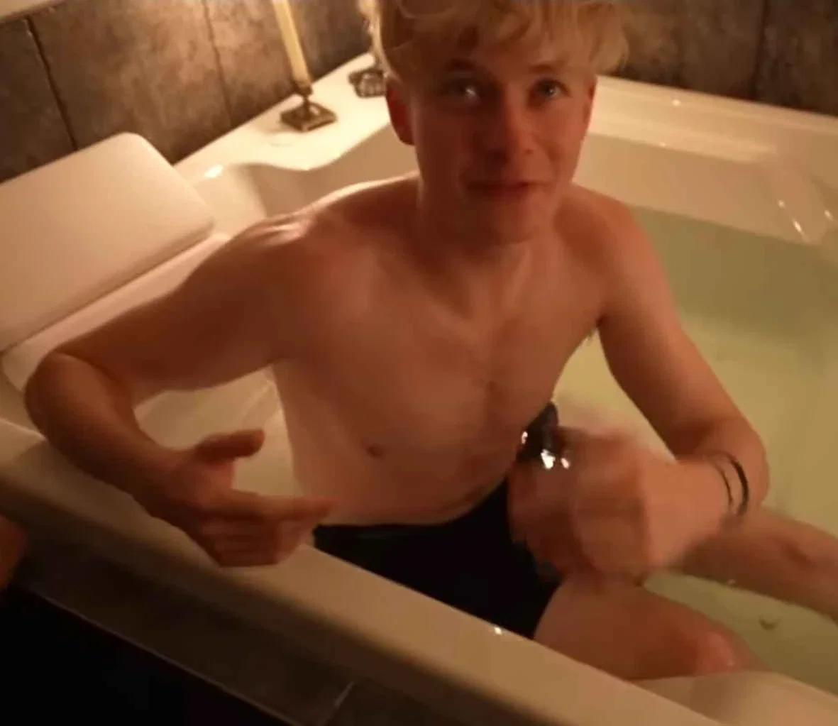 Sam Golbach [Wholesome bath 🧡]