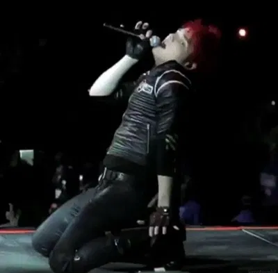 002 - Gerard Way