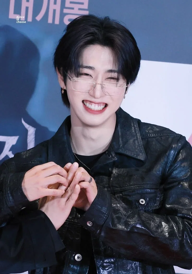 Han Jisung | 'straight' friend