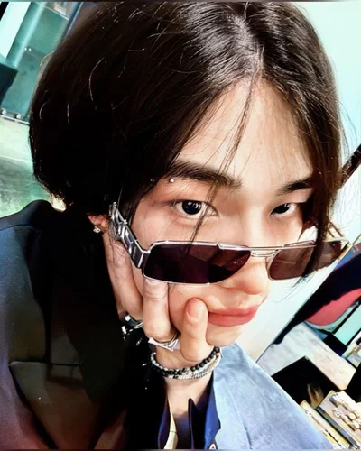 hyunjin hwang  |  roomates 