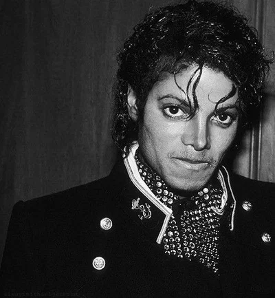[ Michael Jackson (°▴°)!? 