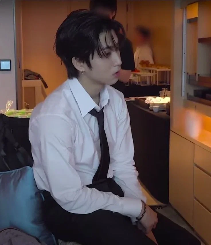 Han Jisung - Bride runaway