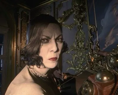 Big Booby Lady: Alcina Dimitrescu