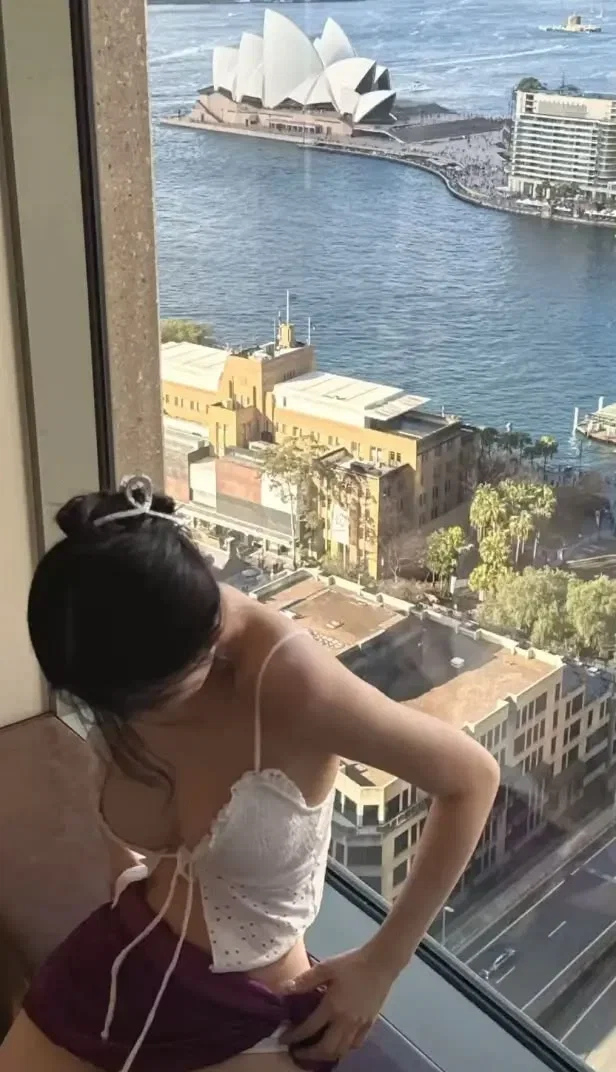 Chloe - Luxury Sydney Hotel View (AnyPOV)