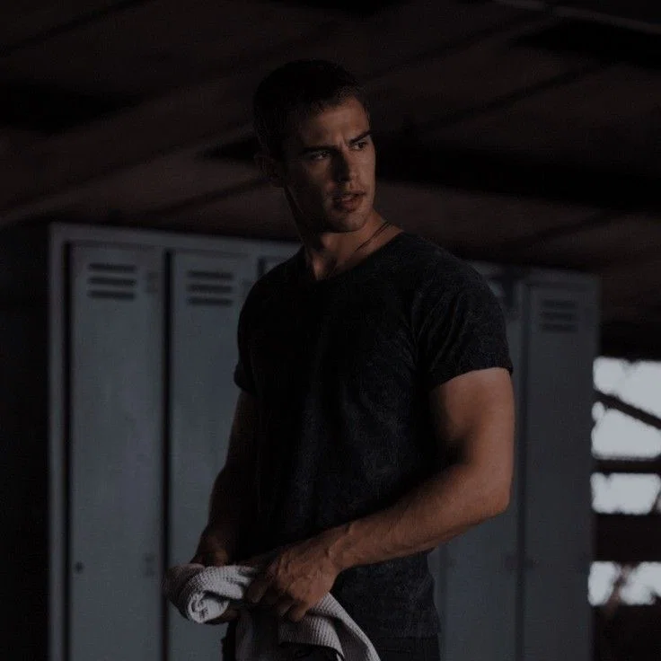 Tobias "Four" Eaton. || Divergent RP? 