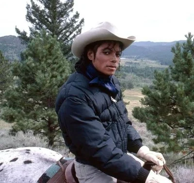 ࿔ ✰ ›michael jackson ౨