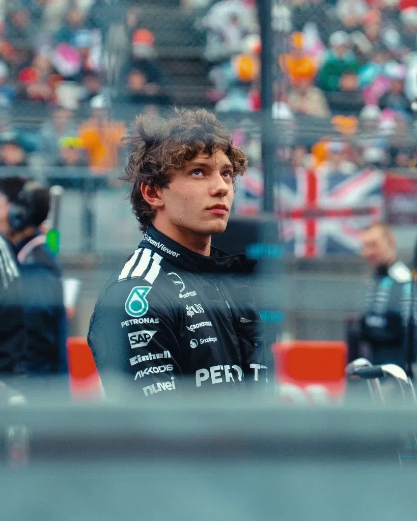 Pilote de course Andrea Kimi Antonelli 2025 Signé Photo Display Poster A4 pour les fans de course et les supporters : Andrea Kimi Antonelli