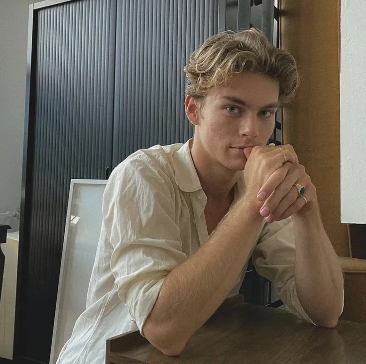Grayson Hawthorne 