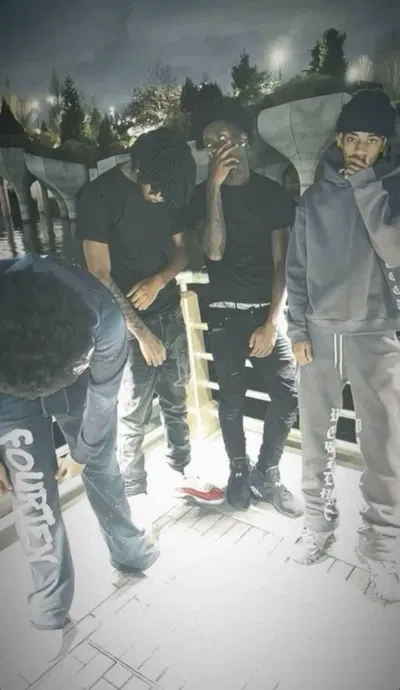 ༆𝐓𝐡𝐞 𝐠𝐫𝐨𝐮𝐩