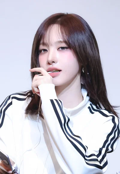 Kim Jiwon (Liz) | Suck & Swallow