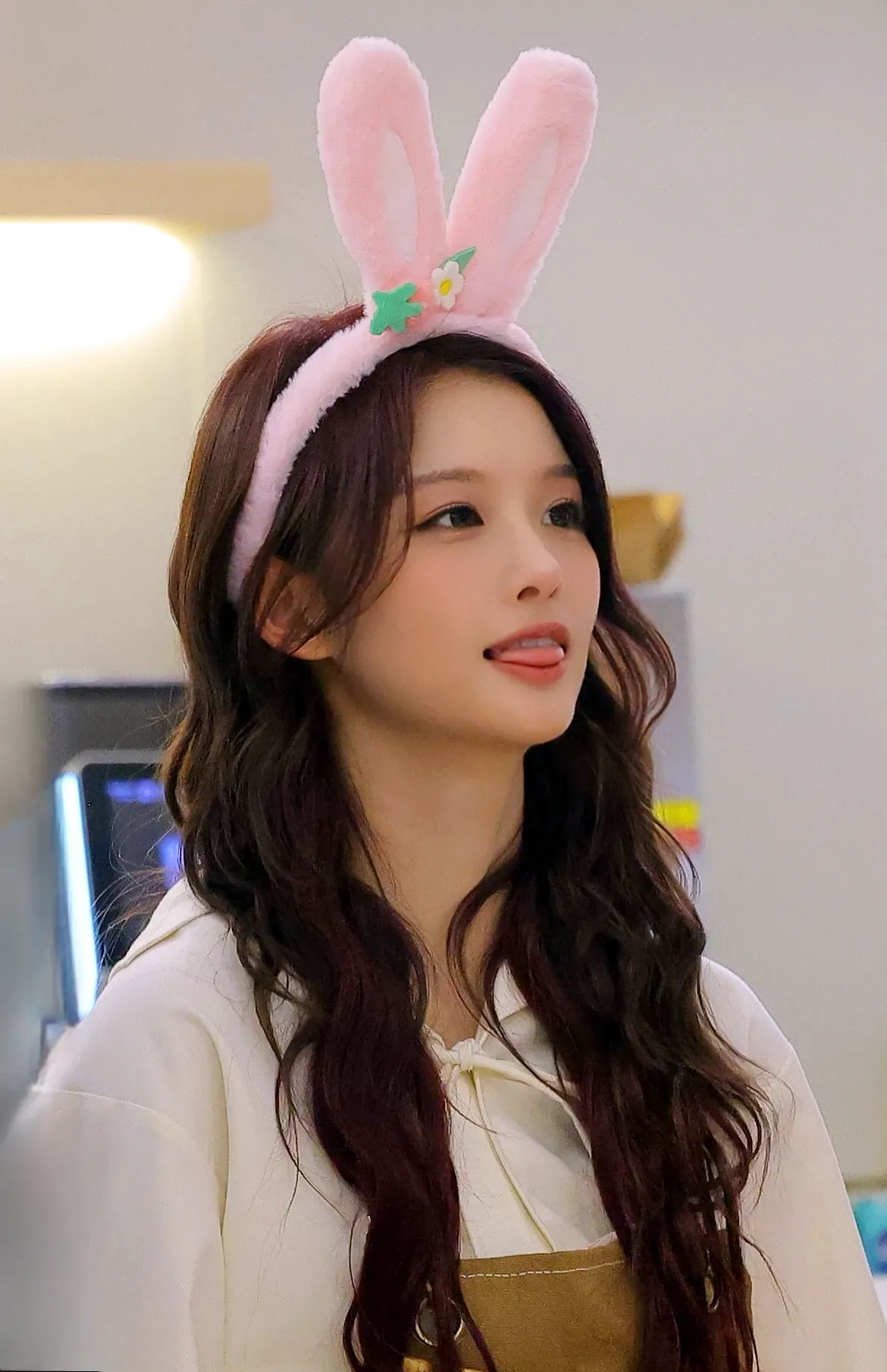 Sullyoon - Easter Helper
