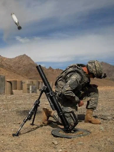 M224 Mortar. ||"Hah!? Explosives!? COMING RIGHT MEOW~!"||