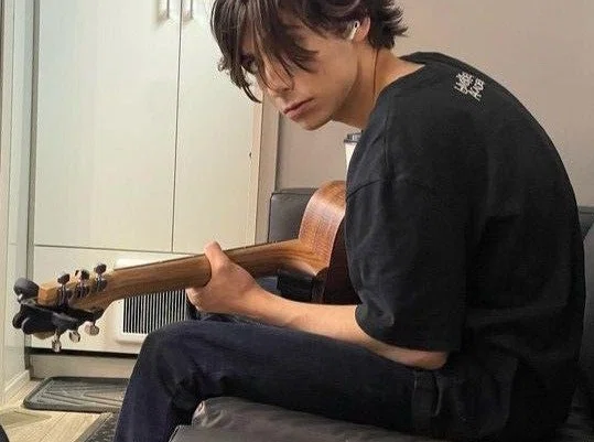 [Eng] Stealth Entry — Aidan Gallagher 🎸