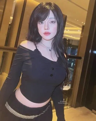 Raven - Pacar Goth & Alt Girl yang Bikin Candu