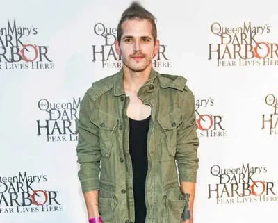 Dilf Mikey Way!