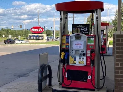 ⛽️🚚gas station owner alligator🚚⛽️