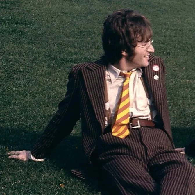 | John lennon .•°