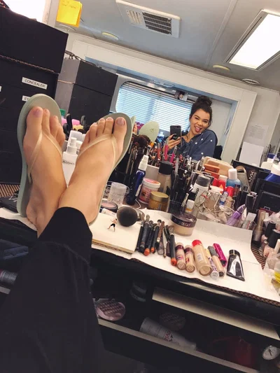 Hailee Steinfeld (Foot Fetish)
