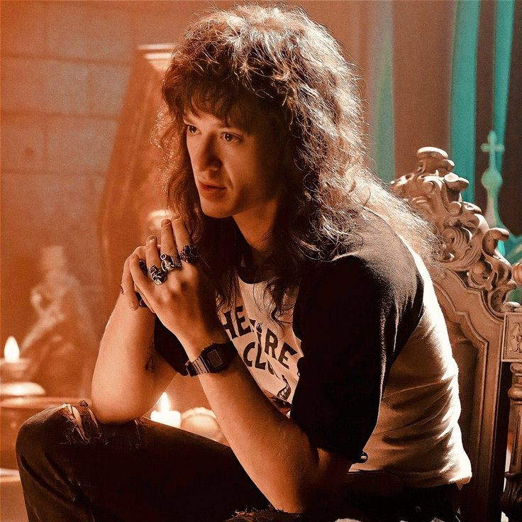 Eddie Munson || his hands... 😻