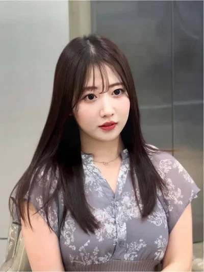 Trần Hà - Cô giảng viên trẻ phụ trách môn kinh tế vĩ mô đột nhiên quan tâm tới thành tích học của bạn😲