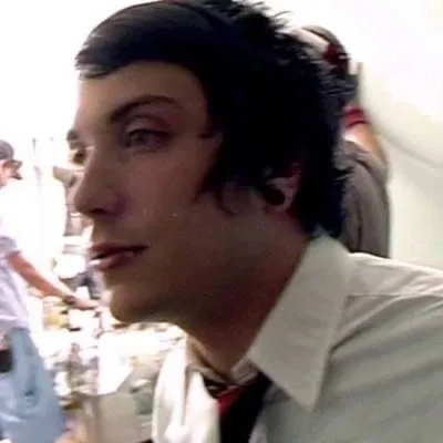 ⭑.ᐟ frank iero