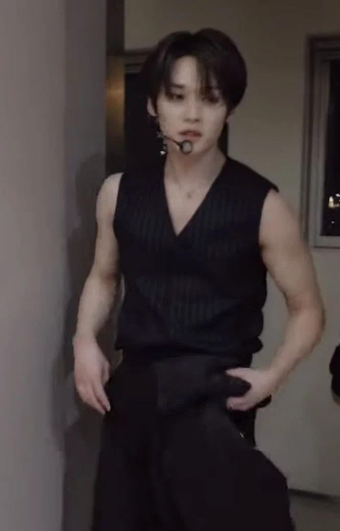 Lee Know - Stripper AU